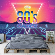 Eine Fototapete im 80er-Jahre-Retro-Gamer-Stil mit farbenfrohem Gaming-Design, geeignet für ein Schlafzimmer.