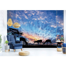 Fototapete mit Antilope in einer Landschaft mit Elch und Hirsch für das Wohnzimmer.