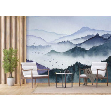 Eine Fototapete mit Aquarell-Bergen im Nebel in einem Geschäftszimmer.