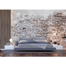 Eine Fototapete mit einer authentischen Ziegelwand im alten Industrie-Look, die einem Schlafzimmer rustikalen Charme verleiht.