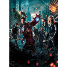 Marvel Avengers Filmposter Fototapete mit Iron Man, Thor, Captain America, Hulk, Black Widow, Hawkeye und Nick Fury während einer spektakulären Schlacht in der Stadt.