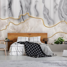 Eine Fototapete mit beigem und grauem Marmor mit goldenen Details in einer Vliestapete.