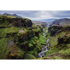 Fototapete einer Berglandschaft mit einem Bach, Natur in beruhigenden Tönen.