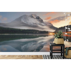Ein Fototapete mit einer idyllischen Aussicht auf einen Bergsee und eine natürliche Umgebung, geeignet für eine Küche.