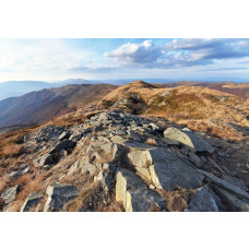 Berglandschaft des Bieszczady-Gebirges mit felsigen Gipfeln auf Fototapete.