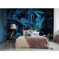 Eine Fototapete mit grünen Blättern in einem Dschungel für das Schlafzimmer.