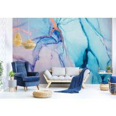 Fototapete mit abstraktem blauem Marmor im Kunststil im Wohnzimmer.