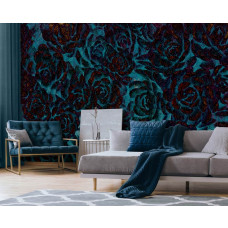 Eine malerische Fototapete mit blauen Blumen und Rosen auf dem Display im Wohnzimmer.