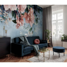 Eine Fototapete von Blumen und Blättern in Altrosa auf Beton im Vliesbehangstil für ein Wohnzimmer.