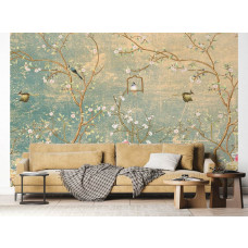 Ein Fototapet von Blumen und Vögeln an einer Grunge-Wand in einem Wohnzimmer.