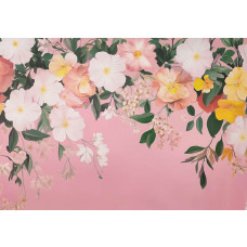 Fotobehang bloemen op roze achtergrond met hangende bloemen in wit, roze en geel op een zachte ondergrond.