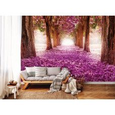 Eine Fototapete mit einem Tunnel mit Blumen und Bäumen in 3D für das Wohnzimmer.