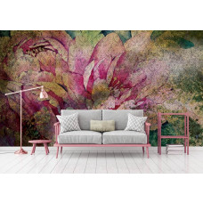 Eine Fototapete mit rosa Blumen in einem malerischen Design im Schlafzimmer.