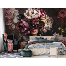 Fotobehang van een vrouw met bloemen verwerkt in het haar in een sfeervolle en romantische slaapkamer.