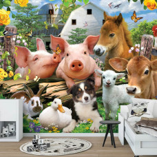 Eine Fototapete mit einem tierischen Durcheinander von Bauernhoftieren, perfekt für ein Kinderzimmer.