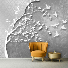 Eine Fototapete von einem Baum mit silbernen Vögeln und einem abstrakten Design für das Wohnzimmer.