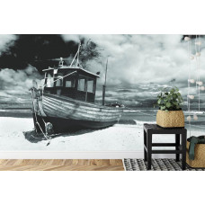 Eine Fototapete mit einem Holzboot an einem tropischen Strand bei klarem Wasser, geeignet für eine Küche.