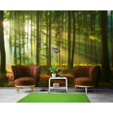 Fototapete von einem Wald mit himmlischen Lichtstrahlen, die durch die Bäume scheinen, mit reichen Grüntönen und detaillierten Blättern, präsentiert in einem Wohnzimmer.