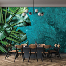 Fototapete mit botanischen Blättern und strukturiertem Glas in der Küche.