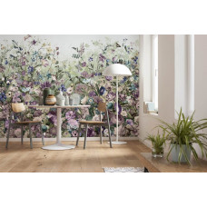 Eine Fototapete mit einem botanischen Garten voller Blumen und Pflanzen, die in einem abstrakten Stil für ein natürliches Aussehen gerendert wurde. Dieses Design bringt eine frische und lebendige Atmosphäre in die Küche.