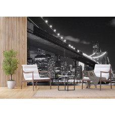 Eine Fototapete der Brooklyn Bridge bei Nacht in New York für das Wohnzimmer.