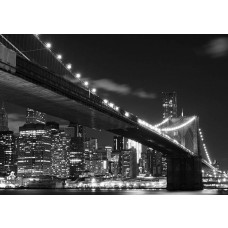 Eine Fototapete der Brooklyn Bridge bei Nacht in New York.