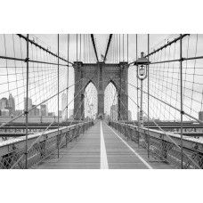 Die kultige Brooklyn Bridge in New York, abgebildet in Schwarz-Weiß auf einer detaillierten Fototapete.