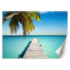 Fotobehang met brug omringd door palmbomen en zee in blauwe tinten