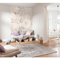 Eine Fototapete mit centifolia muscosa moss rose flowers, gerendert in einem abstrakten Kunststil. Dieses Design bringt eine natürliche und farbenfrohe Atmosphäre in das Wohnzimmer.