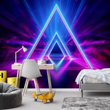 Fotobehang met een digitale tunnel van lichtgevende driehoeken, toegepast in een gamekamer met een meeslepende neon uitstraling.