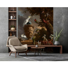 Fototapete in einem Wohnzimmer mit einer lebendigen Sammlung exotischer Tiere und Vögel, darunter Totenkopfaffen, Kakadus, ein Rotbartpapagei und ein Frauenloris, inspiriert von dem Gemälde 