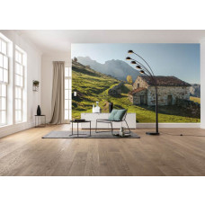 Eine Fototapete der europäischen Berge, die weite Berglandschaften und imposante Gipfel zeigt.