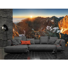 Eine Fototapete des Rysy-Gebirges in einer Berglandschaft, perfekt für das Wohnzimmer.