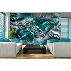 Eine Fototapete mit schimmernden smaragdgrünen und silbernen Akzenten, geeignet für das Wohnzimmer.