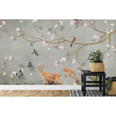 Eine Fototapete mit Rehen und Waldtieren in einem bunten Frühlingswald, abgebildet in einem Kinderzimmer.