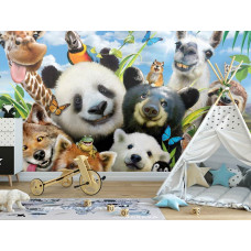 Eine Fototapete mit Zootieren in einem lustigen Selfie-Stil, ideal für ein Kinderzimmer.