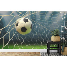 eine Fototapete, die einen spannenden Fußballmoment in einem Kinderzimmer zeigt, der auf das Tor gerichtet ist.