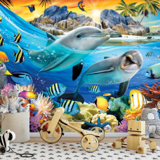 Eine Fototapete mit Delfinen und Palmen in einer Unterwasserwelt, geeignet für ein Kinderzimmer...