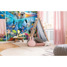 Eine Fototapete mit einem fröhlichen Meeresaquarium mit Delfinen, geeignet für ein Mädchenzimmer.