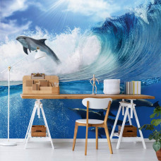 Eine Fototapete mit Delfinen, die aus den Wellen in einer lebendigen Meeresumgebung in einem spielerischen Kinderzimmer springen.
