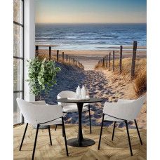 Fototapete mit einem Dünenpfad zum Meer in einer Küche mit heller und natürlicher Ausstrahlung.