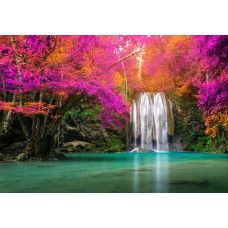 Fototapete des Erawan-Wasserfalls in Thailand, in einem Nationalpark, umgeben von Wäldern und Natur.