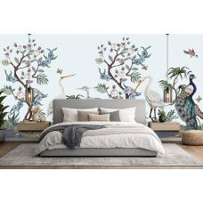 Fototapete im Chinoiserie-Stil mit Pfau und Reihern im Schlafzimmer.