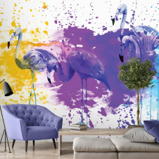 Eine Fototapete mit Flamingos für ein modernes Wohnzimmer.