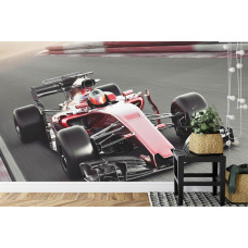 Eine Fototapete eines Formel-1-Autos in Aktion auf einer roten Strecke in einem lebhaften Kinderzimmer.
