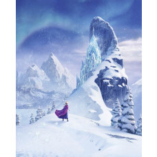 Fototapete Die Eiskönigin Eisschloss mit Anna vor Elsas berühmtem Eispalast in einer verschneiten Berglandschaft.