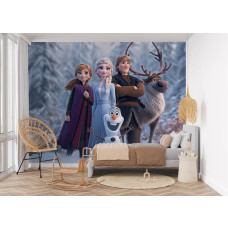 Fototapete Die Eiskönigin Magie des Winters im Mädchenzimmer mit Elsa, Anna und ihren Freunden in einer zauberhaften Winterkulisse.