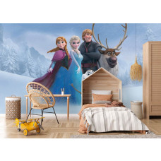 Fototapete Die Eiskönigin im Kinderzimmer mit Anna, Elsa und Olaf in einer märchenhaften Winterumgebung.