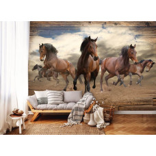 Eine Fototapete mit Pferden in Aktion auf einem rustikalen Holzhintergrund, geeignet für ein Wohnzimmer.