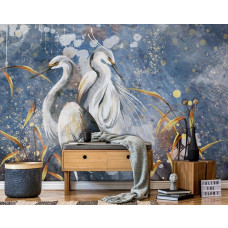 Eine Fototapete von gemalten anmutigen Reihern und Vögeln in Kunst mit Gold auf Vliestapete im Wohnzimmer.